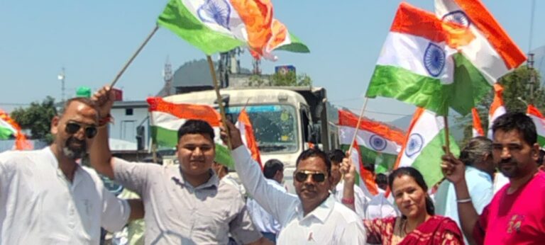 गौचर में निकाली तिरंगा शौर्य सम्मान रैली