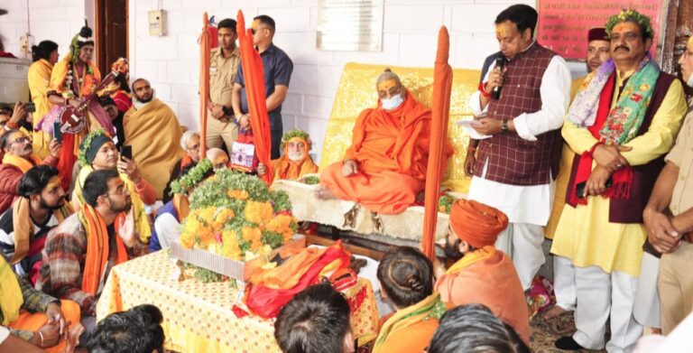 बदरीनाथ : शंकराचार्य स्वामी वासुदेवानंद सरस्वती महाराज ने किए बदरी विशाल के दर्शन