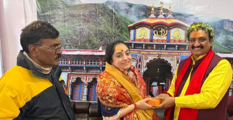 बदरीनाथ : नूपुर शर्मा ने किए बदरी विशाल के दर्शन