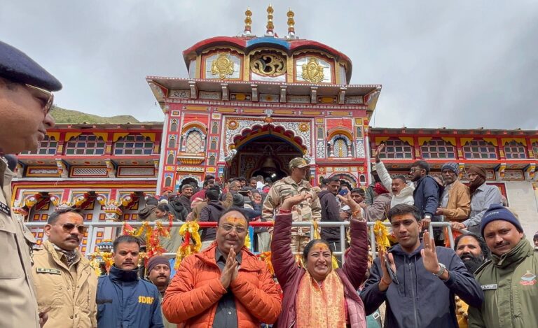 बदरीनाथ : दिल्ली की सीएम रेखा गुप्ता ने किए बदरी – केदार के दर्शन