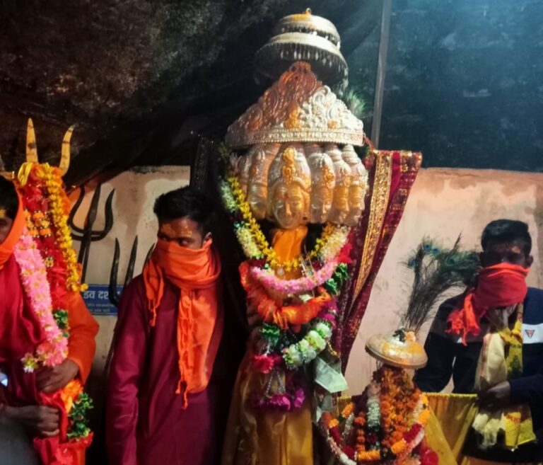 उर्गमघाटी : कल्पेश्वर मंदिर में पिता – पुत्र कार्तिकेय का हुआ भावुक मिलन