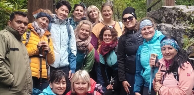 गोविंदघाट : फूलों की घाटी में 11 विदेशी महिला पर्यटकों के दल ने किया सैर