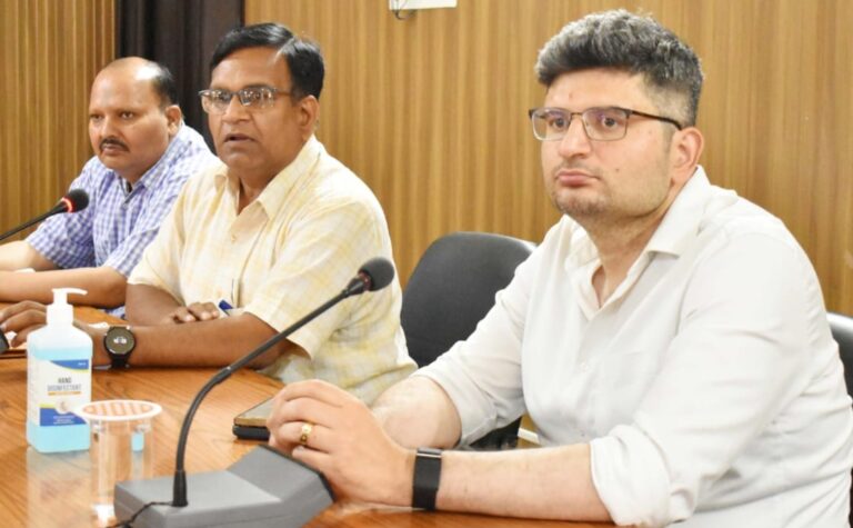 चमोली : जन भावनाओं का सम्मान करते हुए सेमलडाला मैदान का स्थलीय निरीक्षण के बाद ही लिया जाएगा निर्णय : डीएम