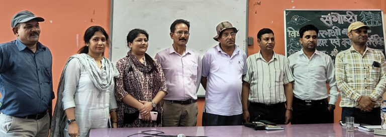 गौचर : नरभक्षी बाघ शिकारी लखपत रावत ने डीएलएड प्रशिक्षुओं को सिखाए बचाव के गुर