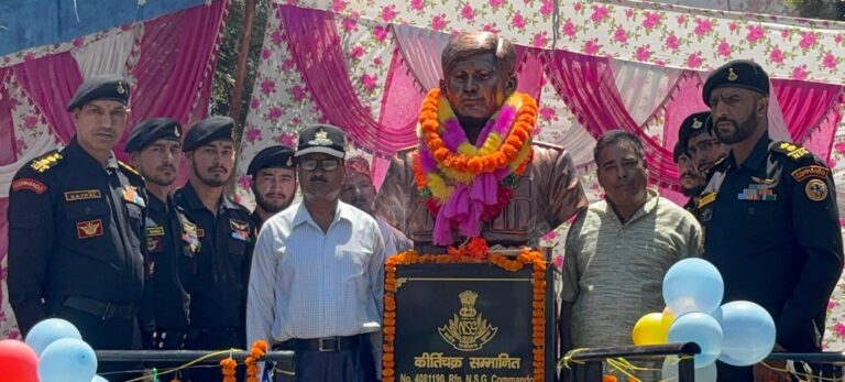 गौचर : कीर्ति चक्र सम्मानित शहीद सुर्जन सिंह की मूर्ति का किया अनावरण