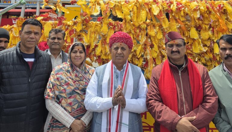 बदरीनाथ : केंद्रीय कृषि कल्याण राज्यमंत्री मंत्री भागीरथ चौधरी ने किए भगवान बदरीविशाल के दर्शन