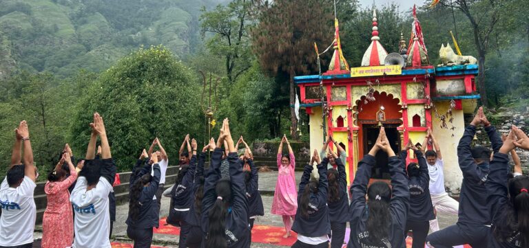 गोपेश्वर : नमामि गंगे इकाई द्वारा किया गया योग शिविर आयोजित