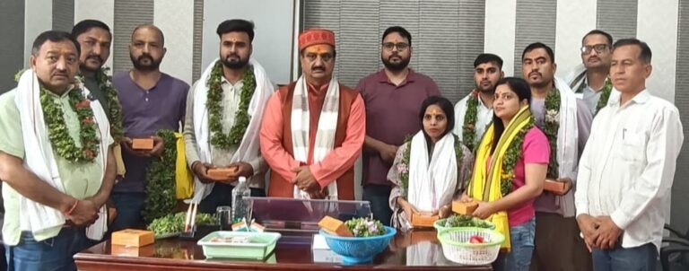 ज्योर्तिमठ : ऋषि प्रसाद सती ने किया डाक्टरों का स्वागत