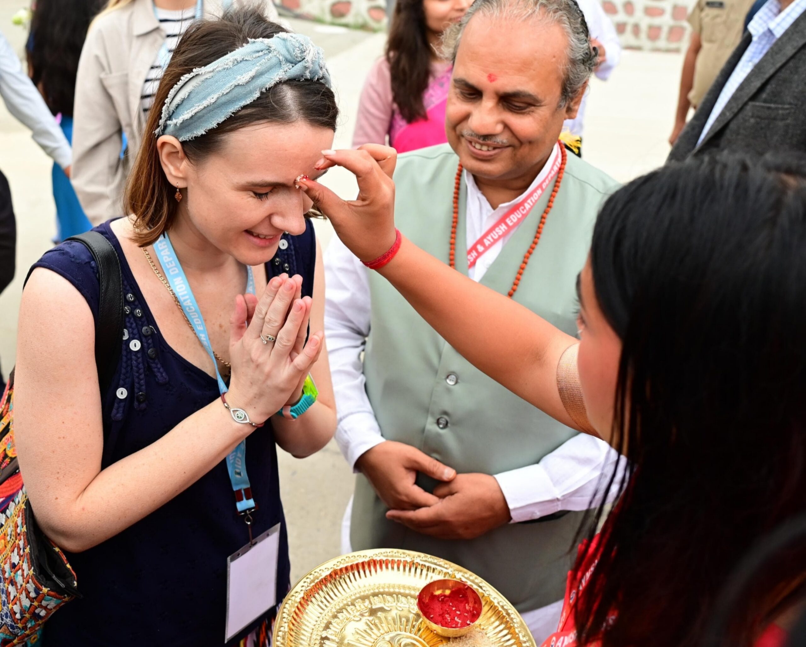 गैरसैंण : ग्रीष्मकालीन राजधानी भराड़ीसैंण में विदेशी मेहमानों का तिलक लगाकर जोरदार स्वागत