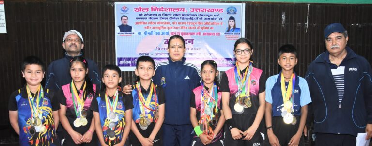 देहरादून : खेल मंत्री रेखा आर्य ने ज्योतिर्मठ के राष्ट्रीय टेबल टेनिस खिलाड़ियों को किया सम्मानित