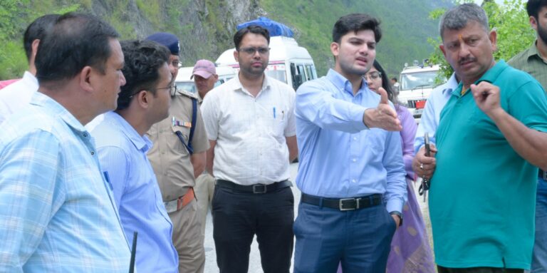 घोलतीर बस दुर्घटना: जिलाधिकारी प्रतीक जैन ने बनाई उच्चस्तरीय जांच कमेटी, जिले के सभी राष्ट्रीय राजमार्गों का होगा निरीक्षण