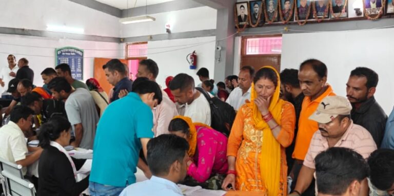 चमोली : जिले में त्रिस्तरीय पंचायत चुनाव के लिए पहले दिन हुए 221 नामांकन