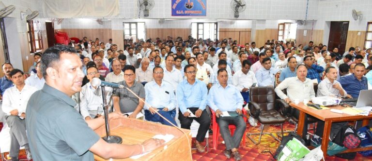 गोपेश्वर : त्रिस्तरीय पंचायत चुनाव के लिए 920 पीठासीन अधिकारियों का प्रशिक्षण