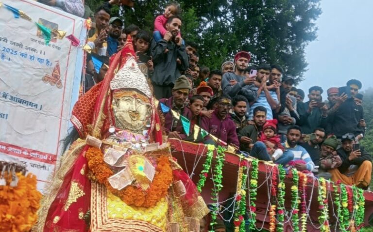 उर्गमघाटी : भर्की मां कालिंका 34 वर्षों बाद नौ माह के देवरा यात्रा भ्रमण के लिए गर्भगृह में आई बाहर, भव्य उत्सव