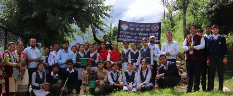 ज्योतिर्मठ : लोकपर्व हरेला पर विद्या मंदिर के छात्रों ने किया वृक्षारोपण