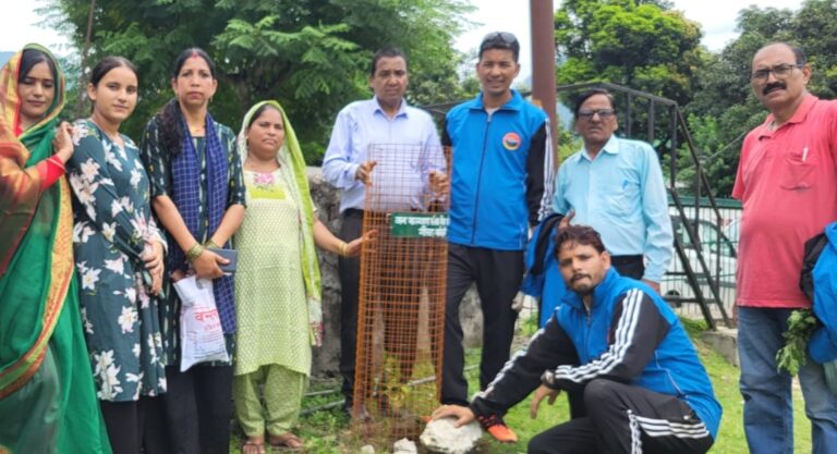 गौचर : उत्तराखंड लोकपर्व हरेला पर जनकल्याण लोक समिति ने किया पौधरोपण