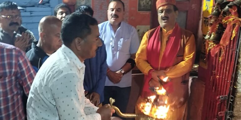 ज्योतिर्मठ : नवदुर्गा मंदिर में सांयकालीन भव्य आरती शुरू