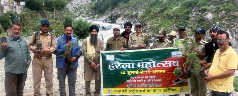 गोविंदघाट : हरेला महोत्सव पर गुरुद्वारा प्रबंधन और वन विभाग ने किया सौ पौधों का रोपण