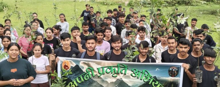 गोपेश्वर : हिमालयन वॉरियर्स ने श्रीदेव सुमन की पुण्यतिथि पर 84 पौधों का किया रोपण