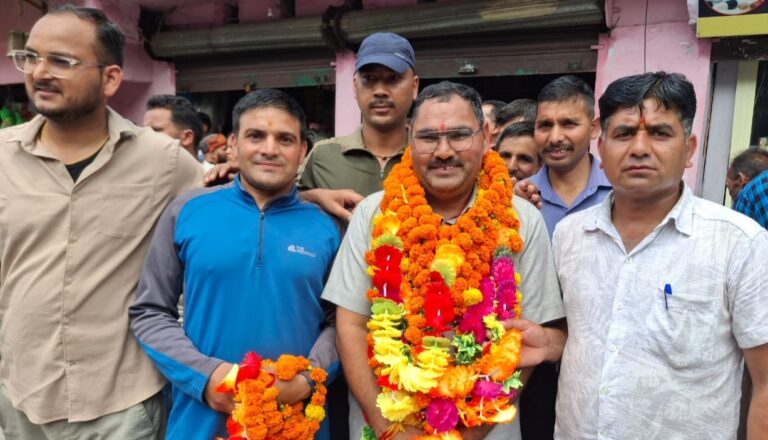 ऊखीमठ : त्रिस्तरीय पंचायत चुनाव में जीते प्रत्याशियों ने मनाया जश्न