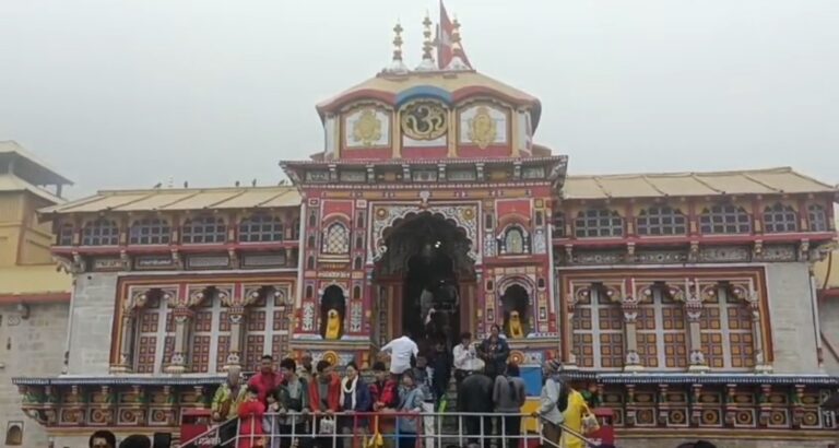 बदरीनाथ : भू-बैकुंठ धाम में रिमझिम बारिश के बीच तीन हजार 300 श्रद्धालुओं ने किए दर्शन