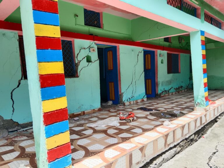 गौचर : भारी बारिश व भूस्खलन से पोखरी में आवासीय भवन एवं विद्यालय खतरे की जद में