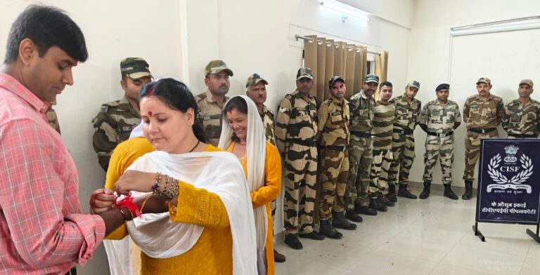पीपलकोटी : अंचल की बहिनों ने सीआईएसएफ जवानों की कलाई पर बांधा रक्षासूत्र