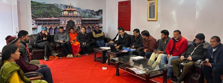 बदरीनाथ : बदरी – केदार मंदिर समिति कर्मचारियों की बैठक, स्थाईकरण, प्रोन्नति, सेंटिमेंट सहित अन्य मांगों को लेकर अध्यक्ष से मिलेगा प्रतिनिधिमंडल