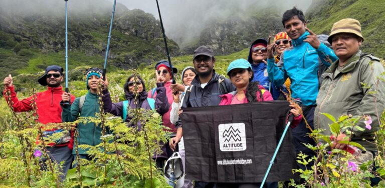 गोविंदघाट : फूलों की घाटी में रिकॉर्ड 13 हजार पर्यटकों ने किया दीदार, 27.5 लाख का राजस्व