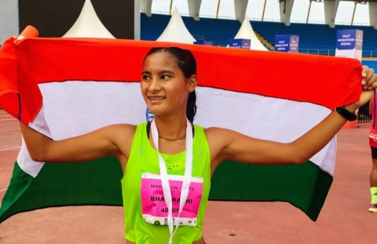 चमोली : भागीरथी बिष्ट ने हैदराबाद मैराथन जीता गोल्ड मेडल