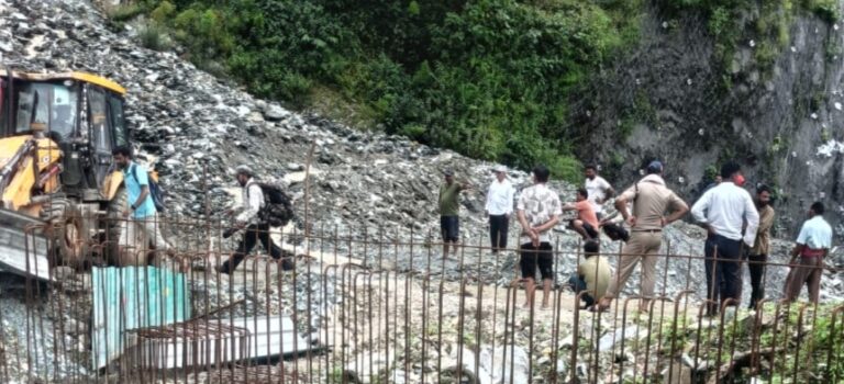 गौचर : भारी बारिश व भूस्खलन से जनजीवन प्रभावित