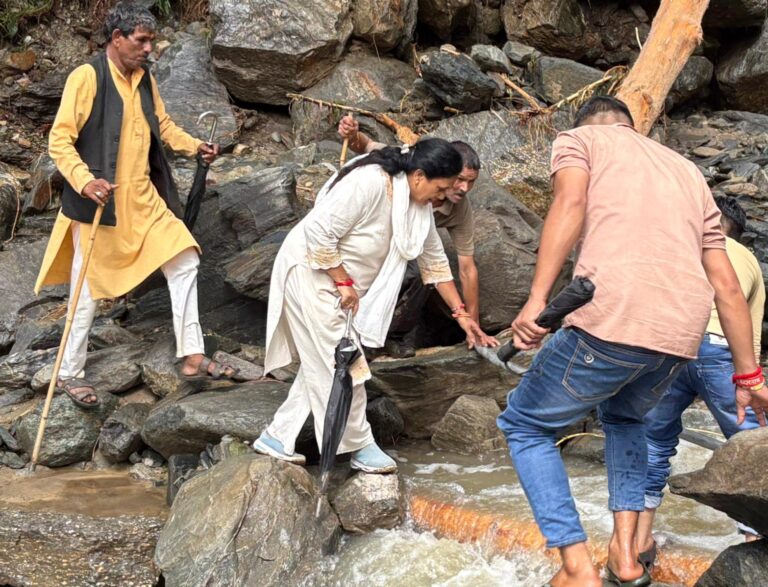ऊखीमठ : विधायक आशा नौटियाल ने किया आपदा प्रभावित क्षेत्रों का निरीक्षण, हर संभव मदद का भरोसा