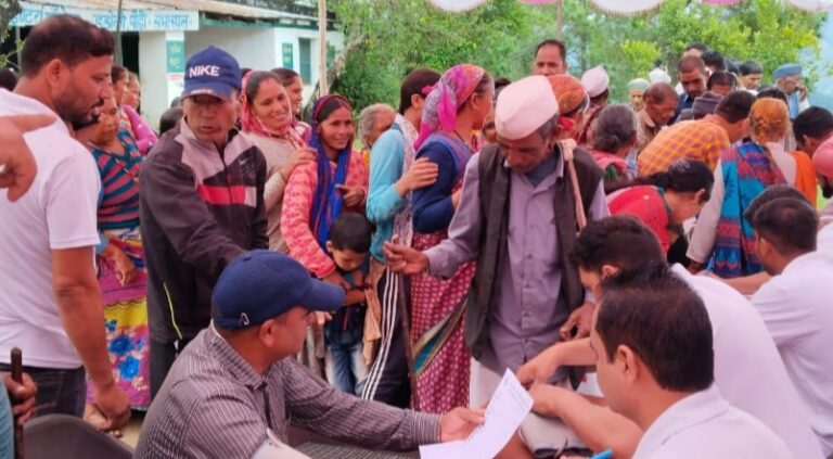पौड़ी : निःशुल्क स्वास्थ्य शिविर में 360 मरीजों के स्वास्थ्य जांच