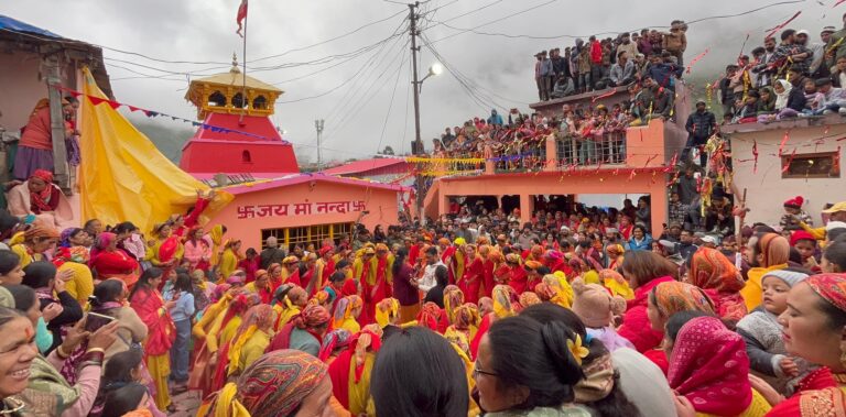 ज्योतिर्मठ : भव्य नंदाष्टमी उत्सव के साथ मां नंदा को कैलास के लिए किया विदा, ध्याणियों की आंखें छलक उठी