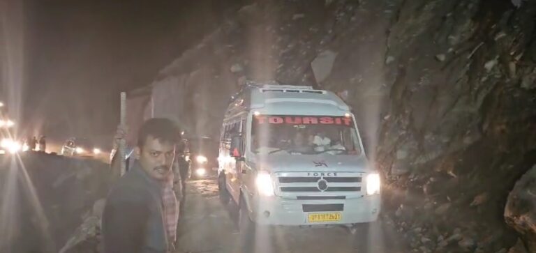 पीपलकोटी : बदरीनाथ हाईवे 36 घंटे बाद आवाजाही के लिए खुला, श्रद्धालुओं ने ली राहत की सांस