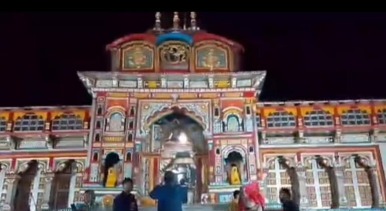 बदरीनाथ : चंद्र ग्रहण समाप्त, बदरीनाथ – केदारनाथ के साथ अन्य मंदिरों के कपाट श्रद्धालुओं के लिए खुले