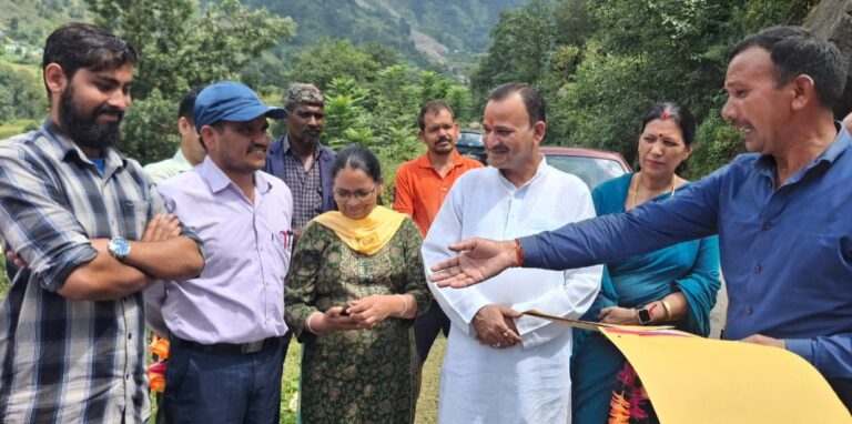 ऊखीमठ : राज्यमंत्री ने आपदा प्रभावित क्षेत्रों का दौरा कर सुनी जनसमस्याएं