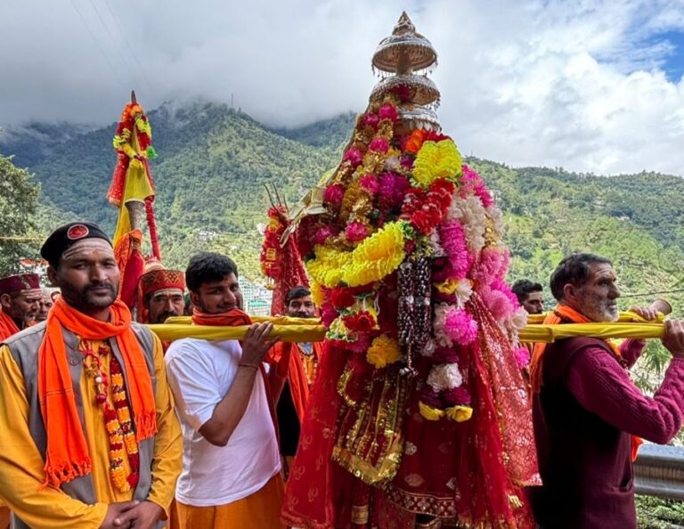 ऊखीमठ : भगवती चामुण्डा सीतापुर से भावुक क्षणों से विदा होकर रामपुर पहुंची