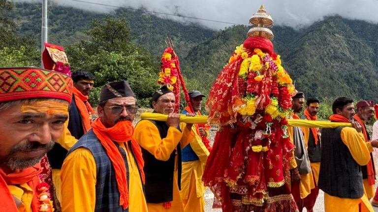 ऊखीमठ : भगवती मां चामुण्डा ने विभिन्न क्षेत्रों का भ्रमण कर रात्रि प्रवास के लिए कोरखी पहुंची