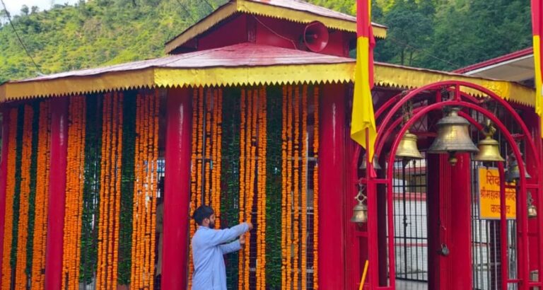 ऊखीमठ : शारदीय नवरात्रों के लिए केदारघाटी में सजने लगे मंदिर