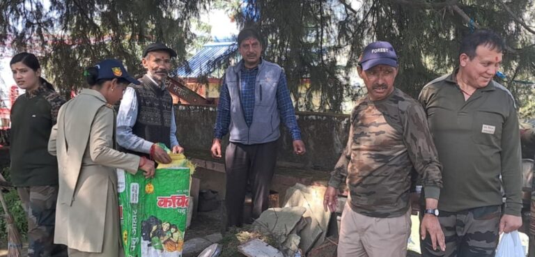 ज्योर्तिमठ : शारदीय नवरात्रि पर मां गढ़ी भवानी मंदिर परिसर में चलाया स्वच्छता अभियान