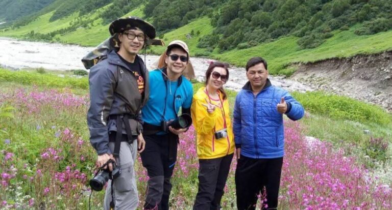 चमोली : फूलों की घाटी में इस मानसून सीजन में पिछले वर्ष की तुलना में पहुंचे कम पर्यटक