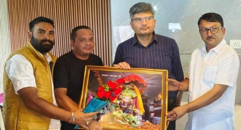 चमोली : डीएम संदीप तिवारी के स्थानांतरण पर दी भावपूर्ण विदाई 