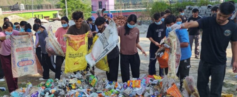 स्वच्छता अभियान : टुवर्ड्स ह्यूमैनिटी ग्रुप के युवाओं ने बदल दी गोपेश्वर नगर क्षेत्र की सूरत व सीरत