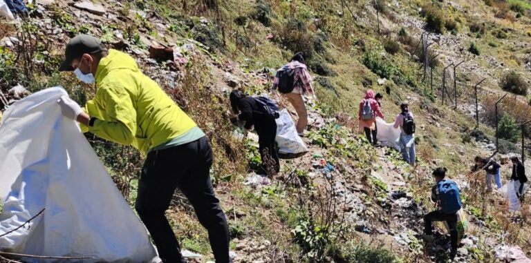 बदरीनाथ : भू-बैकुंठ धाम के दर्शन कर बदरीनाथ से माणा तक चलाया वृहद स्वच्छता अभियान