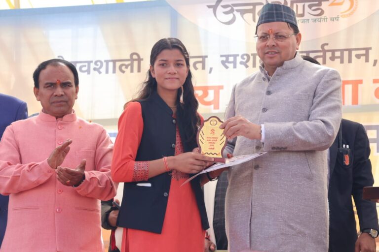 गैरसैंण : मुख्यमंत्री ने राज्य आंदोलन के शहीदों को श्रद्धांजलि दी, आंदोलनकारियों को किया सम्मानित