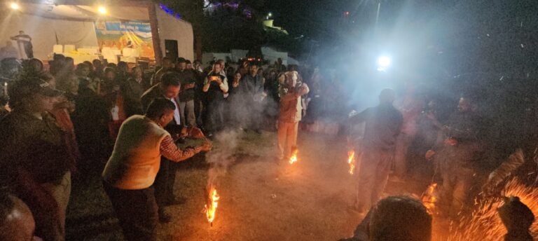 गोपेश्वर : जिला प्रशासन ने आयोजित की भव्य इगास बग्वाल