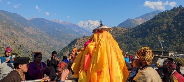 ऊखीमठ : बाबा के जयकारों के साथ भगवान मद्महेश्वर ओंकारेश्वर मन्दिर में हुए विराजमान