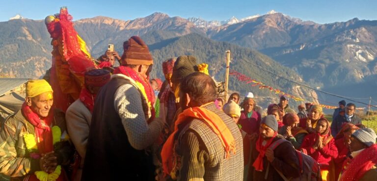 उर्गमघाटी : पल्ला – जखोला गांव में मणों मेला संपन्न, मां भगवती आशीष देकर कैलाश को हुई विदा