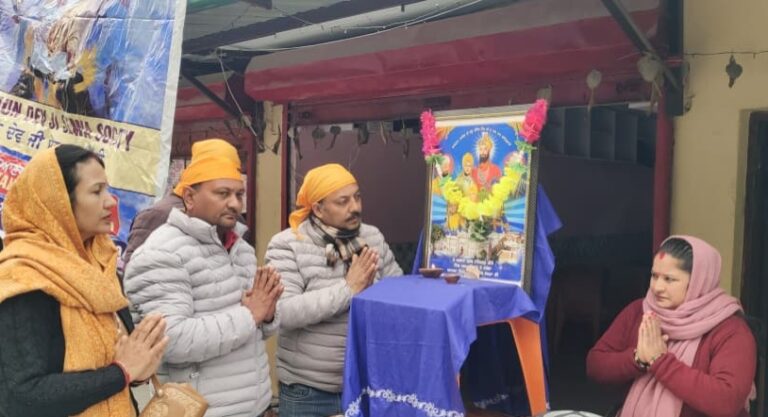 गौचर : भाजपाइयों ने बीर बाल दिवस पर लंगर सेवा की आयोजित